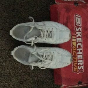 IT’S THE S, Active SKECHERS